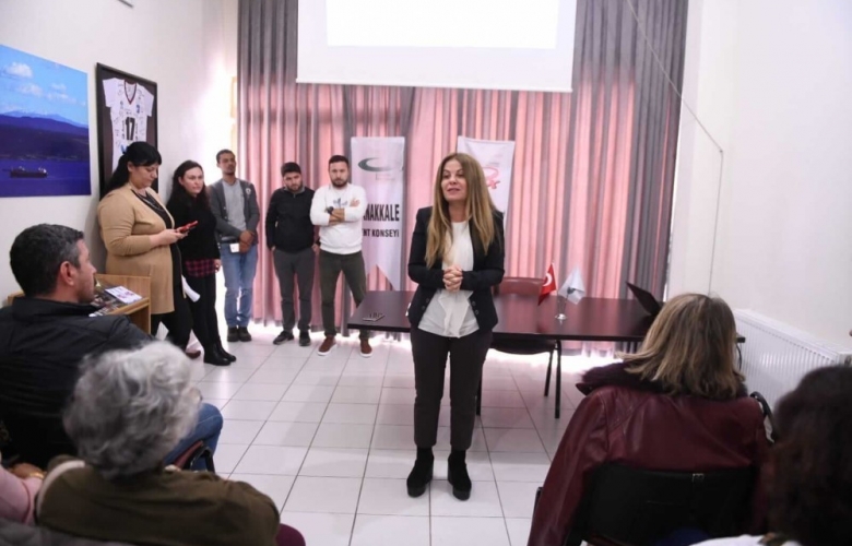 ÜNÜVAR KENT KONSEYİ KADİN MECLİSİNDE "KADIN VE SİYASET" 'İ ANLATTI