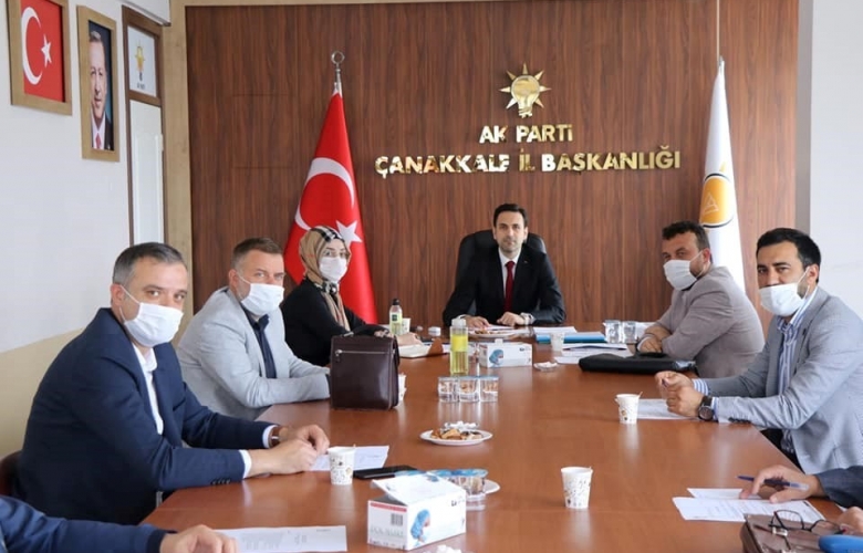 AK PARTİDE UZUN BİR ARADAN SONRA YÜZ YÜZE İLK TOPLANTI