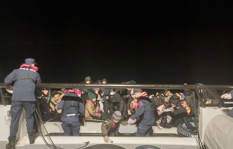Sahil Güvenlik Operasyonlarıyla Çanakkale Açıklarında 76 Düzensiz Göçmen Yakalandı