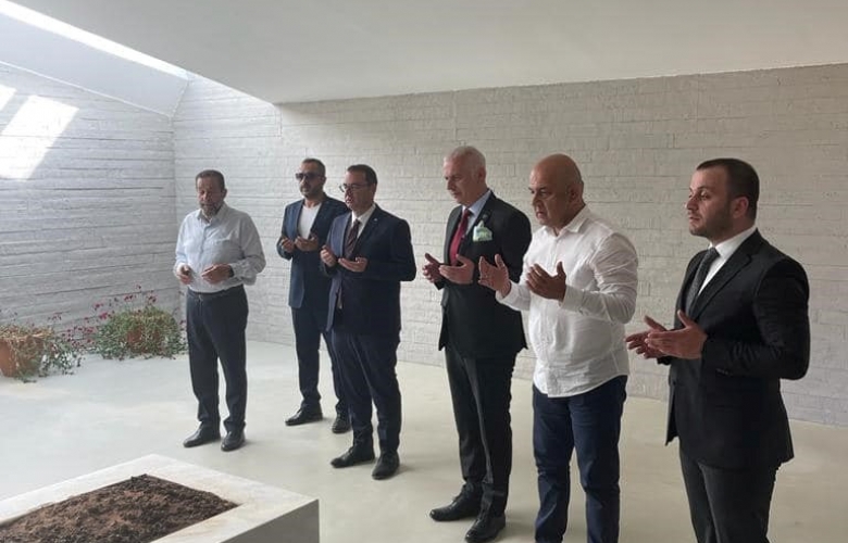 İYİ PARTİLİ UZ'DAN DENKTAŞ'IN KABRİNE ZİYARET