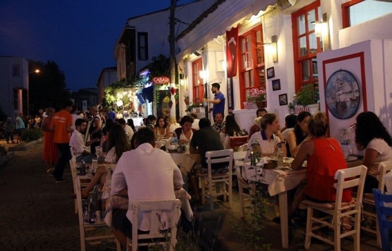 BOZCAADA GECE HAYATI DURMA NOKTASINA GELDİ  