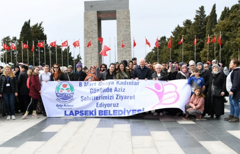 LAPSEKİLİ 1400 KADIN ÇANAKKALE ŞEHİTLİKLERİ’ Nİ ZİYARET ETTİ