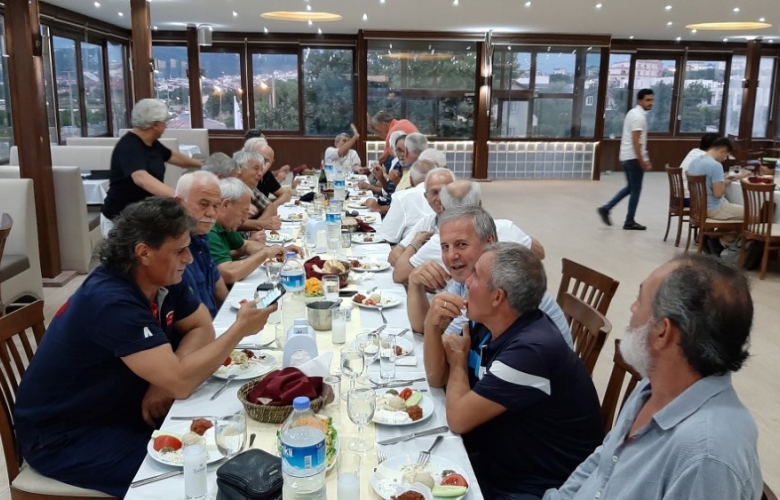 ÇANAKKALELİ ESKİ FUTBOLCULAR BİRARAYA GELDİ