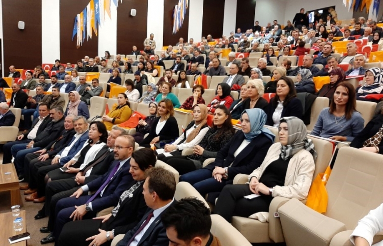 AK PARTİLİLER MERKEZ İLÇE DANIŞMA MECLİSİ TOPLANTISINDA BİRARAYA GELDİ