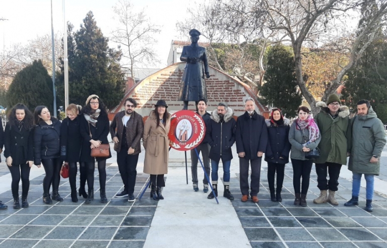 ÇANAKKALE GAZETECİLER CEMMİYETİN’DEN CUMHURİYET MEYDANINDA TÖREN