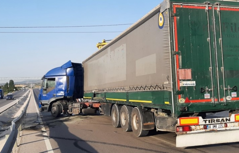 ÖZBEK RAMPASINDA TEK TARAF TIR KAZASI