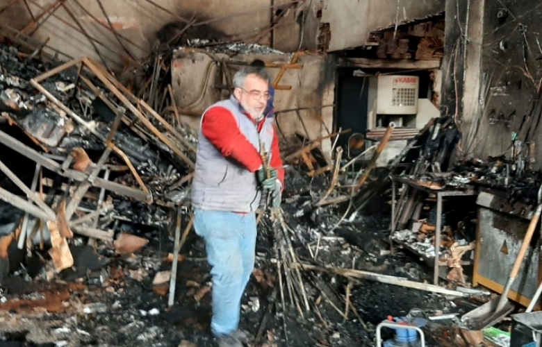 KÜÇÜK SANAYİ SİTESİNDE ALEVLER YÜKSELDİ, HASAR BÜYÜK