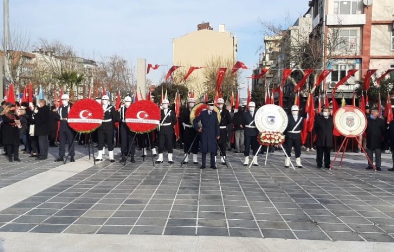 ÇANAKKALE DENİZ ZAFERİ'NİN 107'NCİ YILDÖNÜMÜNDE İLK TÖREN CUMHURİYET MEYDANINDA YAPILDI