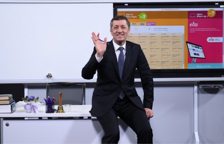 ÖĞRENCİLER  EV’ DE DERS BAŞI YAPTI