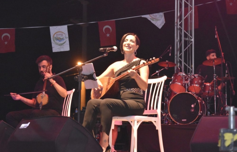 GÖKÇEADA YAZ KONSERLERİNDE  ÖZLEM ÖZDİL RÜZGARI ESTİ