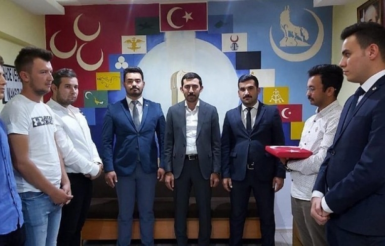 ÜLKÜ OCAKLARINDA BAYRAK DEĞİŞİMİ  