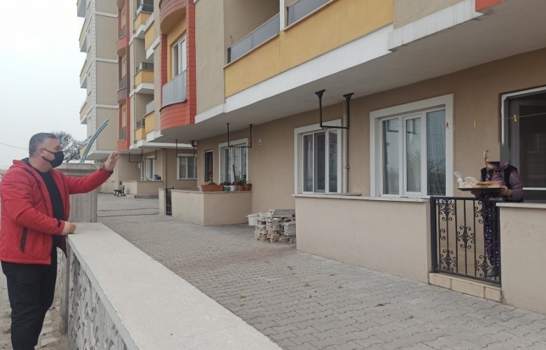 AYVACIK BELEDİYESİ İFTARLIKLARI İHTİYAÇ SAHİPLERİNE ULAŞTIRIYOR