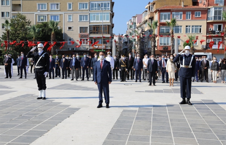 30 AĞUSTOS ZAFER BAYRAMI ÇELENK SUNUMU YAPARAK KUTLANDI