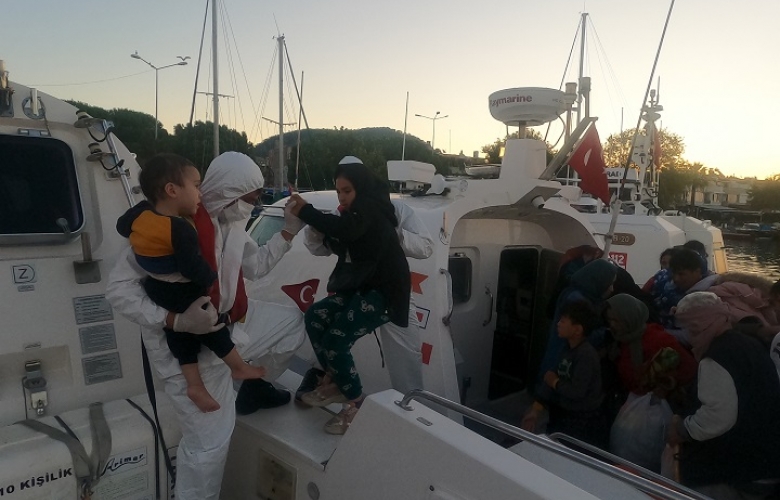 AYVACIK AÇIKLARINDA 45 DÜZENSİZ GÖÇMEN KURTARILDI