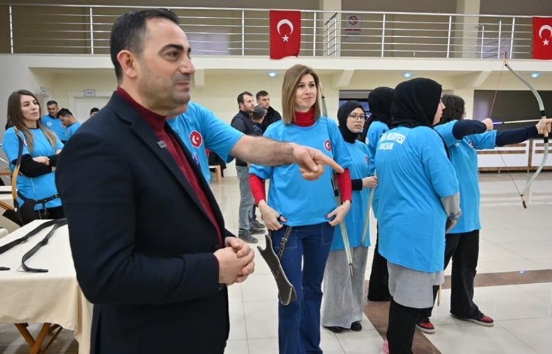 BİGA BELEDİYESİ GELENEKSEL OKÇULUK KURSUNDA HEDEFLER  TAM ONİKİ’DEN VURULDU
