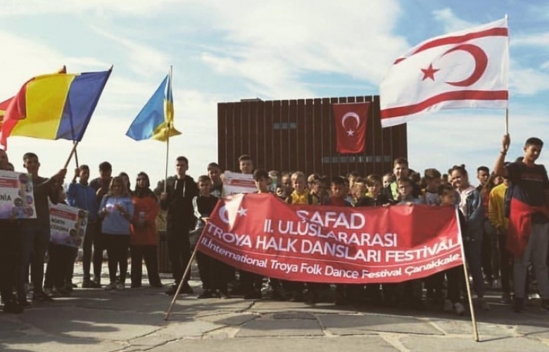 450 DANSCI TROYA MÜZESİNİ ZİYARET ETTİ