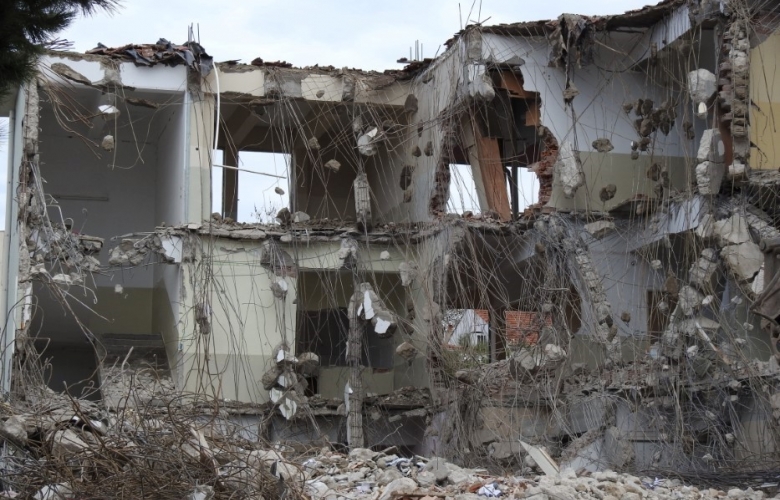 NEDİME HANIM MESLEKİ VE TEKNİK ANADOLU LİSESİ’ NDE YIKIM İŞLEMLERİ SÜRÜYOR