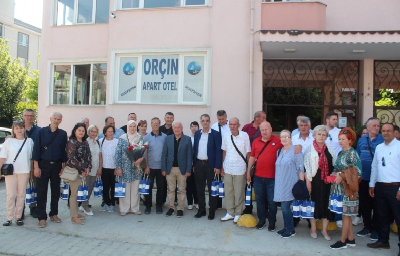 BAŞKAN YILMAZ BOSNA HERSEKLİ ŞEHİT VE GAZİ AİLELERİNİ AĞIRLADI