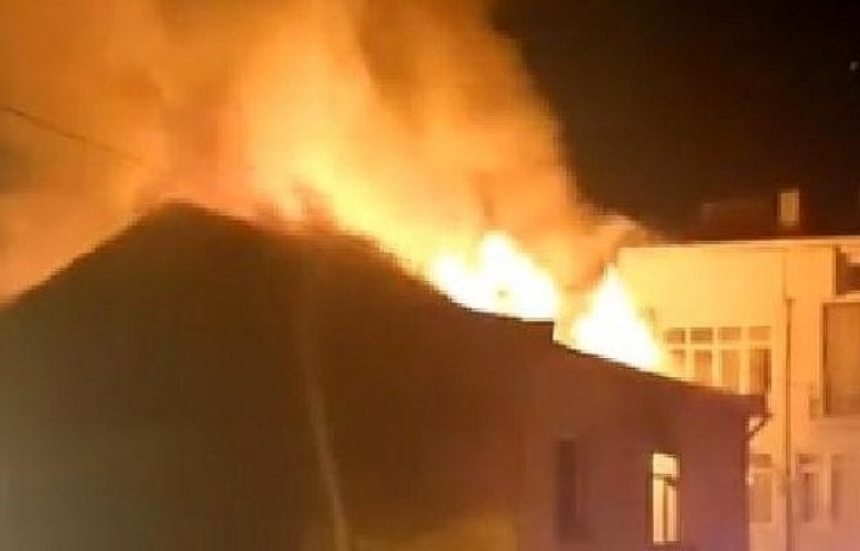 Biga'da metruk binadaki yangın korkuttu