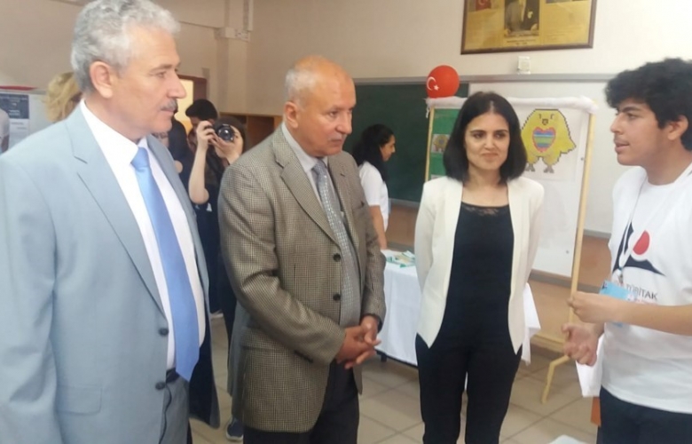 VAHİT TUNA ANADOLU LİSESİNDE 4006 TÜBİTAK FUAR HEYECANI