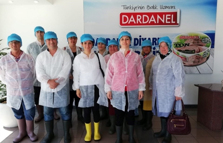 İŞKUR kursiyerlerinden balık işleme fabrikası Dardanel'e ziyaret