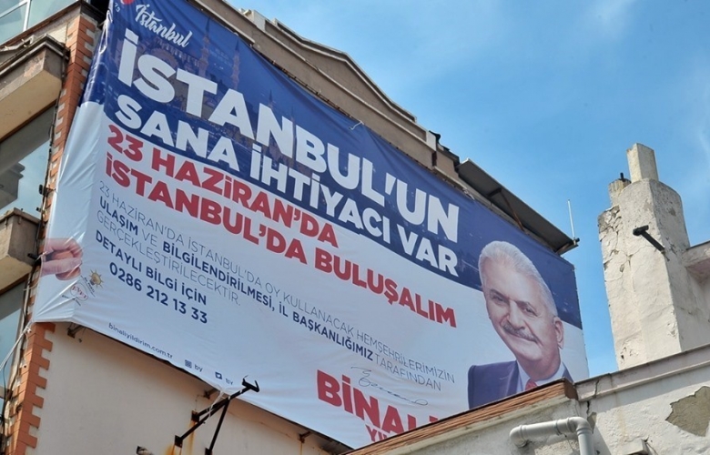 Çanakkale'de Binali Yıldırım afişi