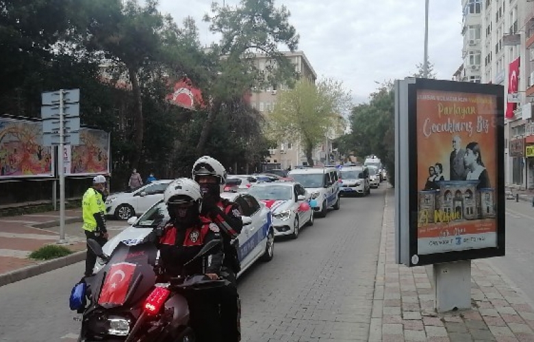 EMNİYET KUVVETLERİNDEN ÇOCUKLARA ÖZEL 23 NİSAN KONVOYU