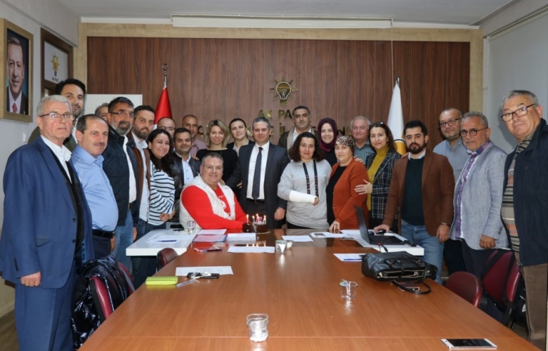 ŞAMPİYONA PASTALI KUTLAMA