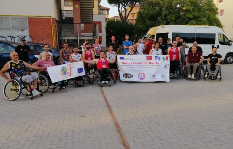 AVRUPA BİRLİĞİ PROJESİ İÇİN İTALYA'YA GİDEN ENGELLİ BASKETBOLCULAR DÜN ÇANAKKALE'YE DÖNDÜ