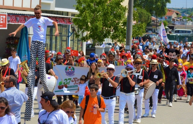 LAPSEKİ BELEDİYESİ 37. KİRAZ FESTİVALİ BAŞLADI