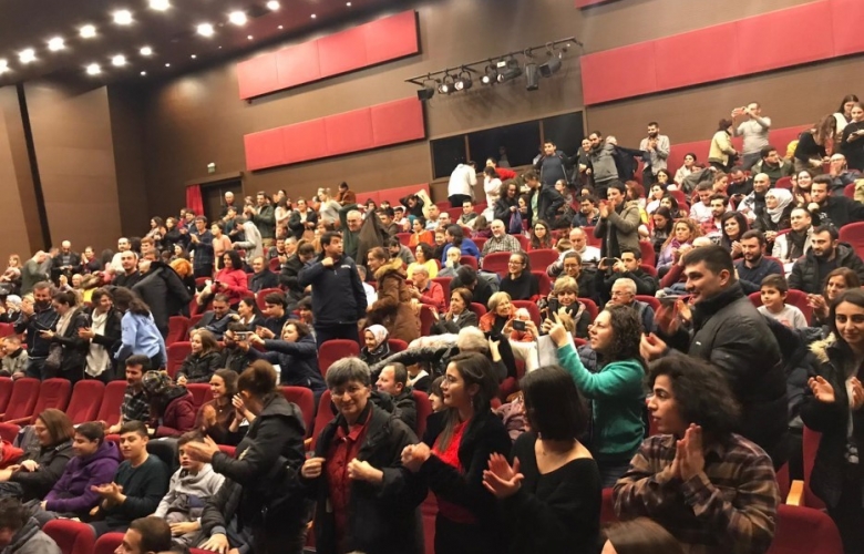 “KARAR” OYUNU ÇANAKKALE’DE SAHNE ALDI