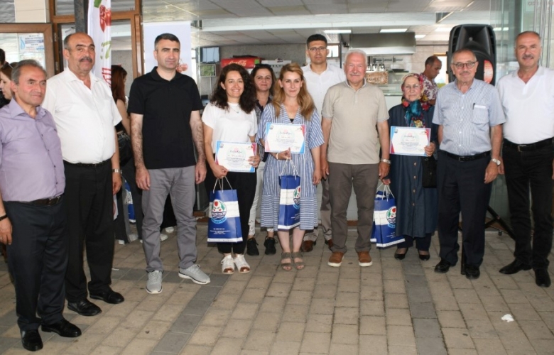 TÜRK MUTFAĞININ LEZZETLİ YEMEKLERİ LAPSEKİ KİRAZ FESTİVALİNDE YARIŞTI