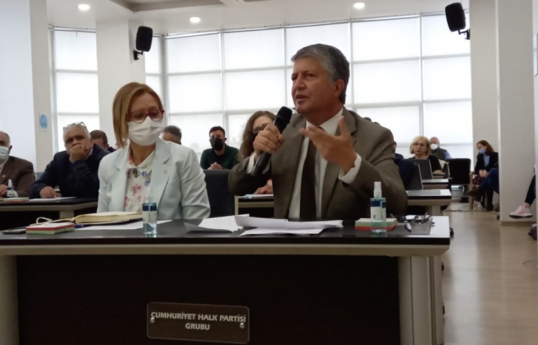 BELEDİYE BAŞKAN YARDIMCILIĞI GÖREVİNDEN UZAKLAŞTIRILAN MUTLUAY BELEDİYE MECİSİNDE KONUŞTU