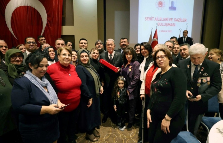 BAKAN AKAR: “ŞEHİT VE GAZİLER CANINI ORTAYA KOYAN KAHRAMANLARDIR”