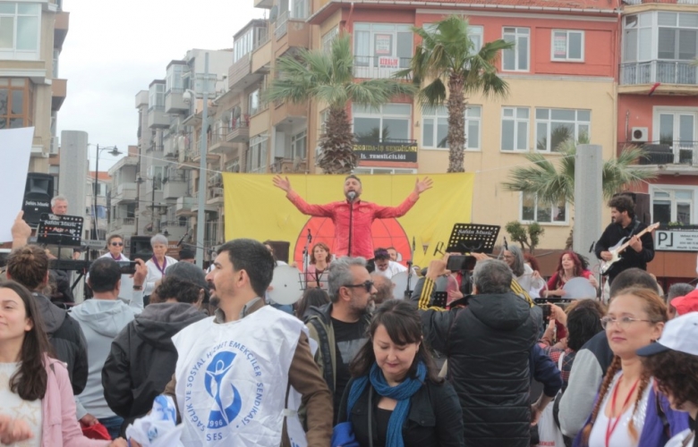 Emek Ve Dayanışma Günü Coşkusu Meydanlar’a Sığmadı