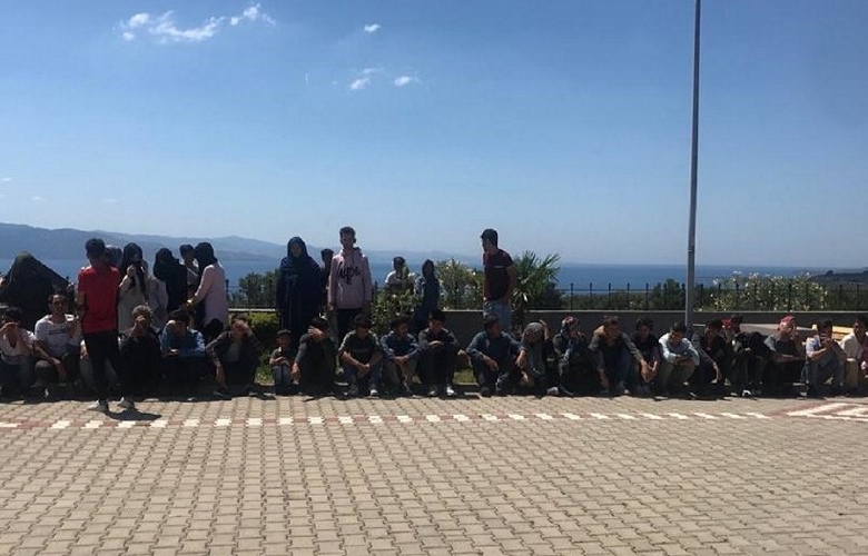 818 GÖÇMEN VE İNSAN KAÇAKCILIĞİ YAPAN ŞAHISLAR YAKALANDI