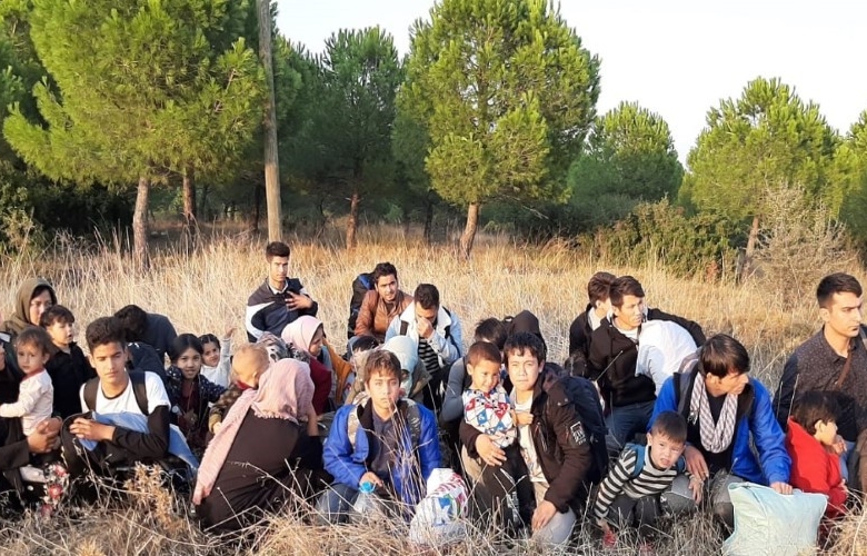 818 GÖÇMEN VE İNSAN KAÇAKCILIĞİ YAPAN ŞAHISLAR YAKALANDI