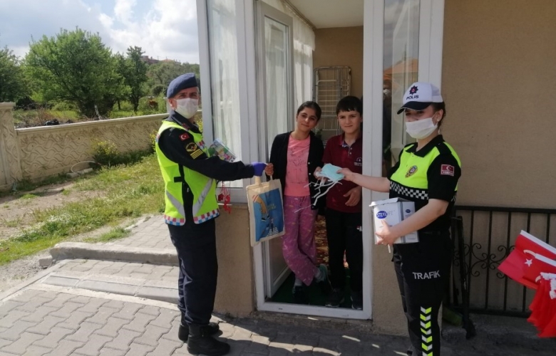 ÇANAKKALE İL JANDARMA’DAN  “KARAYOLLARI TRAFİK HAFTASI”ETKİNLİKLERİ