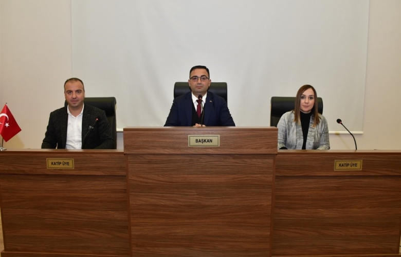 BİGA BELEDİYE MECLİS TOPLANTISINA GENÇLER DAMGA VURDU