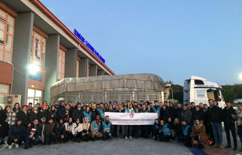 ÇOMÜ BUTİK  İKİNCİ VE ÜÇÜNCÜ  YARDIM TIRLARI DEPREM BÖLGESİNE DOĞRU YOLA ÇIKTI