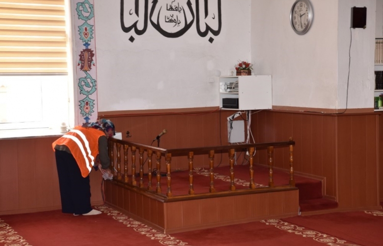ÇAN BELEDİYESİ’NDEN CAMİLERDE BAYRAM TEMİZLİĞİ