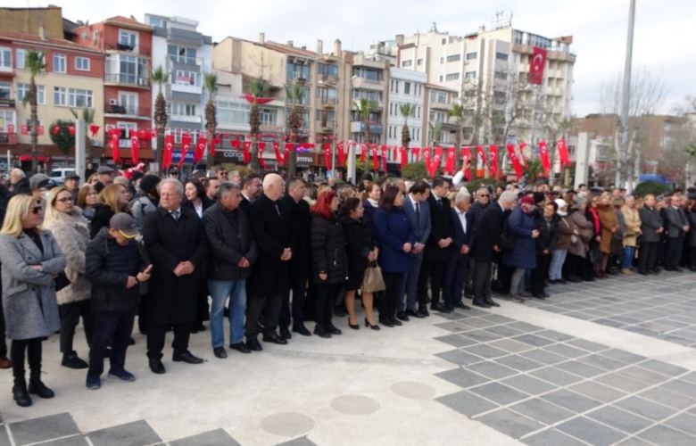 CHP’NİN 18 MART ÇELENK SUNMA TÖRENİNE YOĞUN KATILIM
