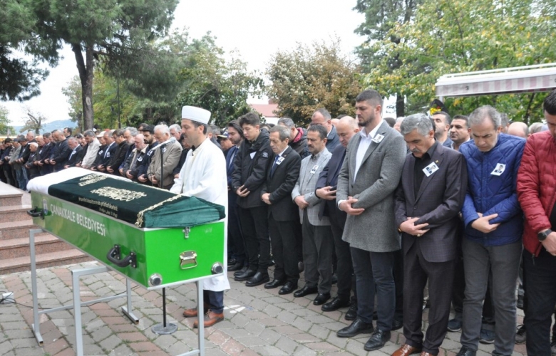 SEVENLERİ CAMİ AVLUSUNA SIĞMADI