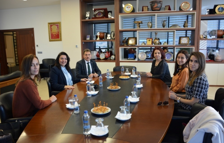 İSKENDEREOĞLU, İL KADIN GİRİŞİMCİLER KURULUNU ZİYARET ETTİ