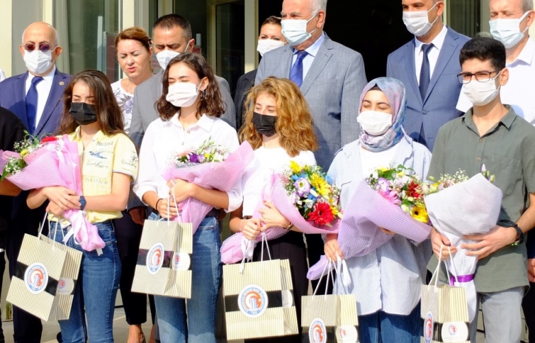 ÇOMÜ’ DE TIP FAKÜLTESİNDE YENİ AKADEMİK YILIN İLK ÖĞRENCİ KAYDI YAPILDI