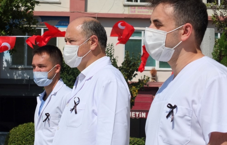 DİŞ HEKİMLERİ COVİT-19 NEDENİ İLE HAYATINI KAYBEDEN DOKTOR VE SAĞLIK ÇALIŞANLARINI ANDI