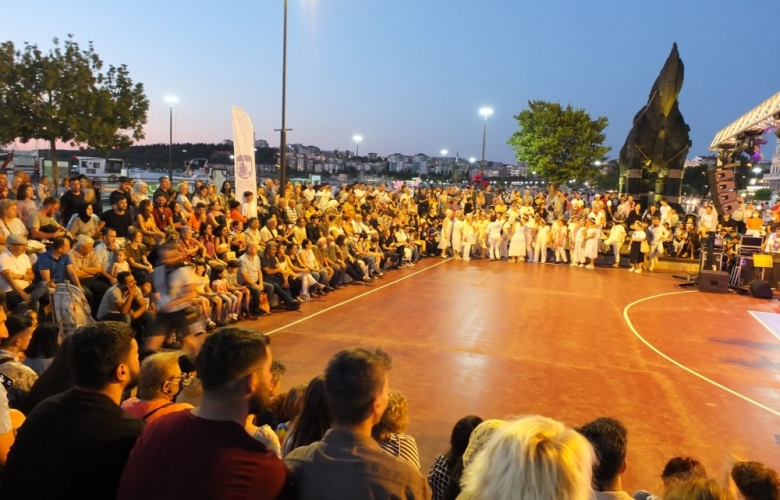 ÇANAKKALE KOROLARIN AÇIK HAVA KONSERLERİ İLE ŞENLENDİ