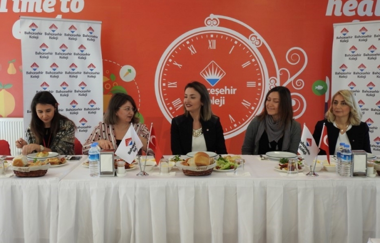 ÇANAKKALE BAHÇEŞEHİR KOLEJİNDEN GAZETECİLERE KAHVALTI