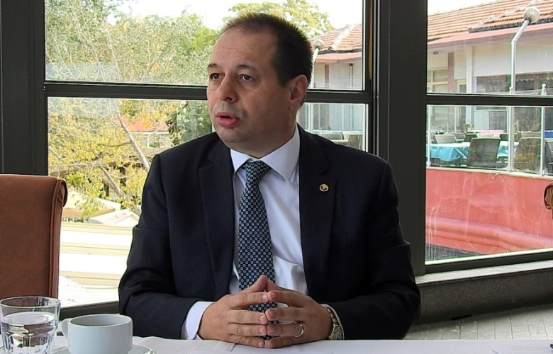 ÜZEN “HEM ADAYLIĞINI HEM DE NEDENİNİ AÇIKLADI”