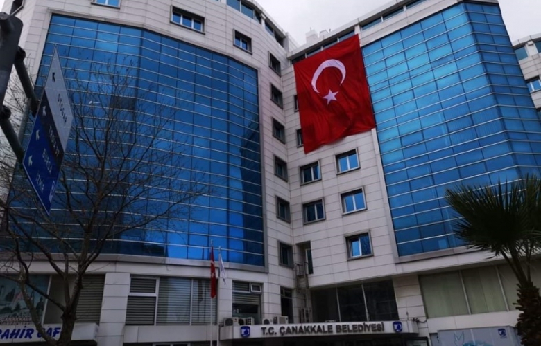 ÇANAKKALE TÜRK BAYRAKLARI İLE DONATILDI